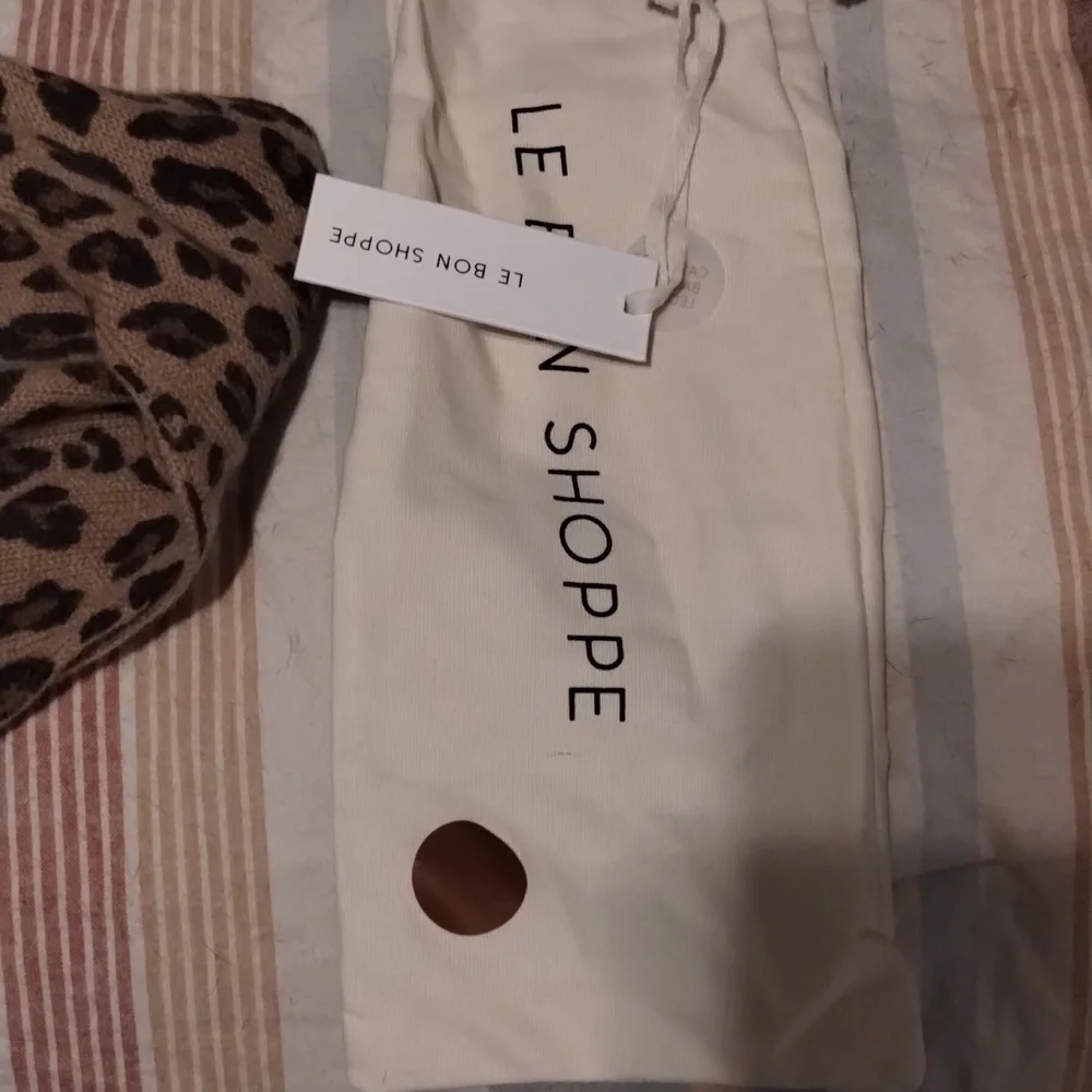 Le Bon Shoppe Cashmere Bandana Leopard Print Scarf - Picture 3 of 8